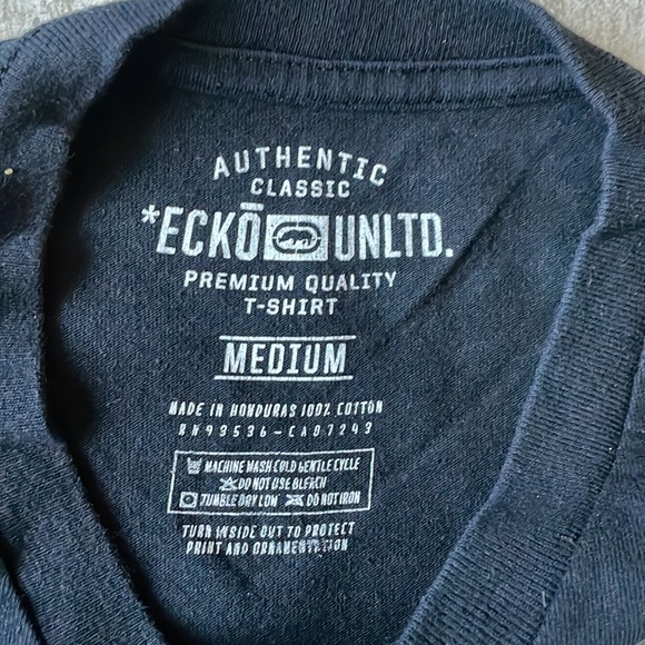 Preloved Ecko Unltd V neck short sleeves Shirt red & black for men (2 pcs) - Picture 10 of 11